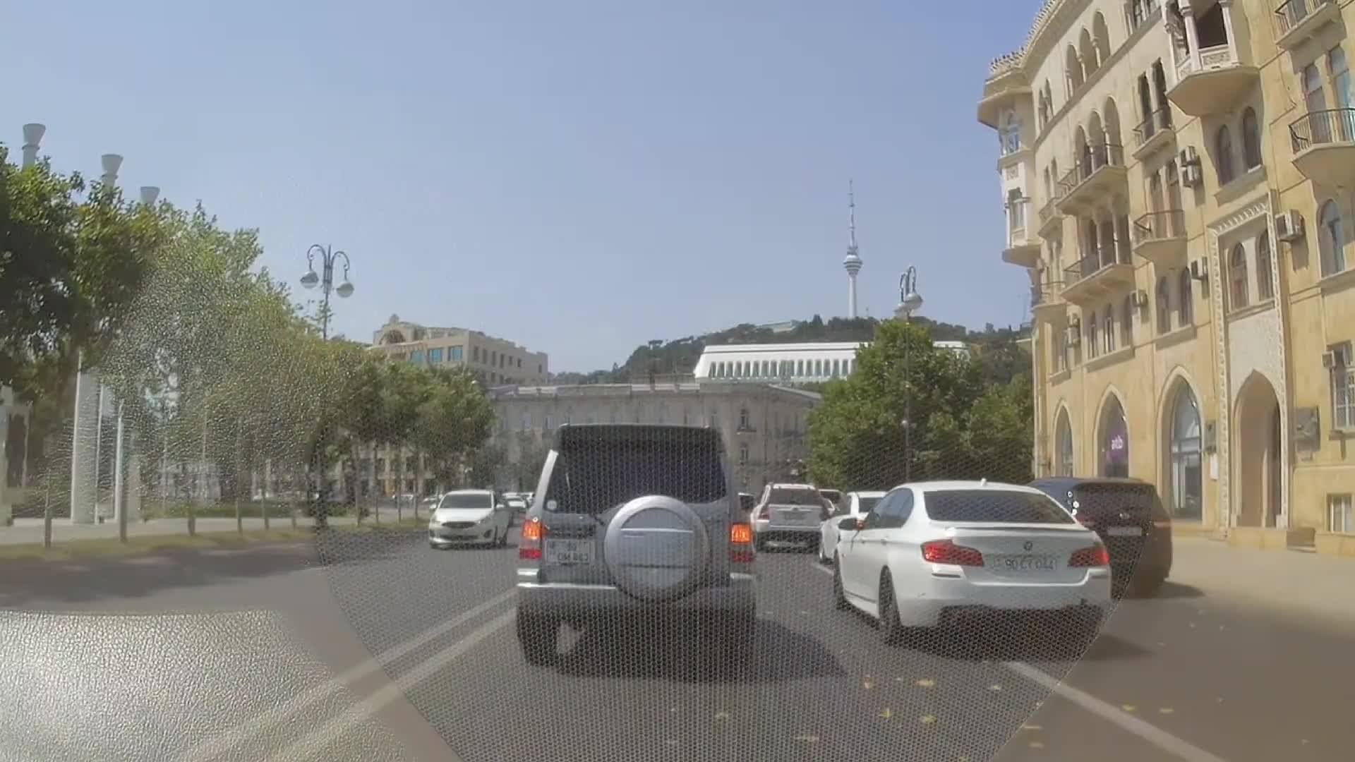 Yüngül qəza zamanı belə etməyin: Yolda tıxaca səbəb olursunuz