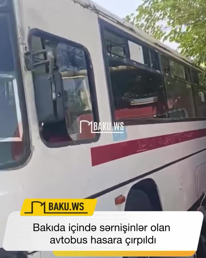 Bakıda içində sərnişinlər olan avtobus HASARA ÇIRPILDI