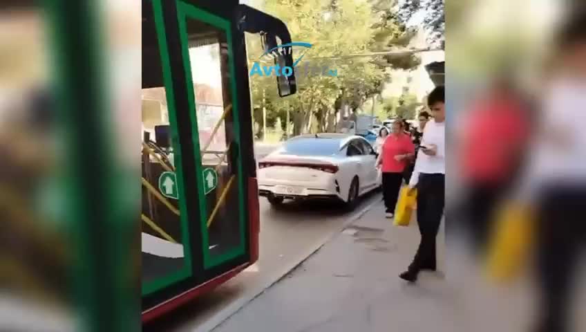 Maşını düz dayanacağın qarşısında park eti