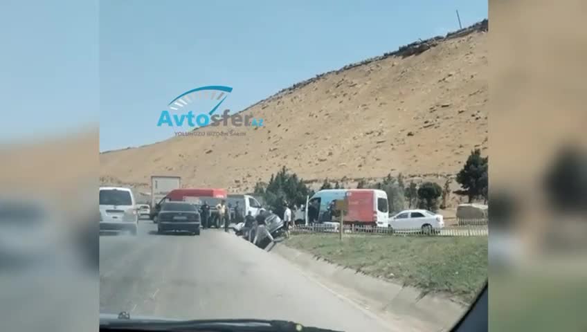 Sədərəkdə idarəetməni itirən qadın sürücü maşını dərəyə aşırdı
