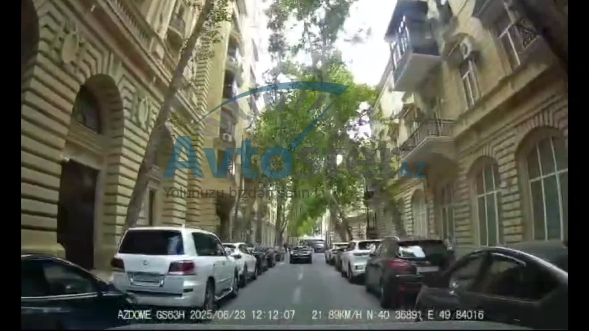 Maşını yolun ortasında saxlayıb hərəkəti məhdudlaşdırdı