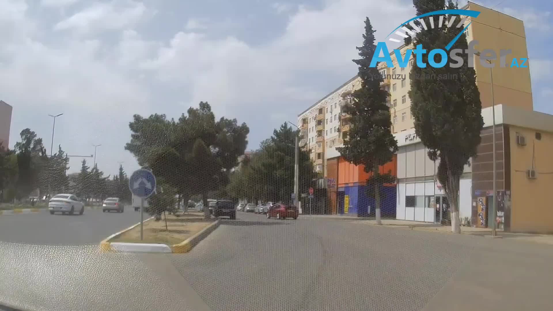 Dayanacağa girməyən sürücüsü sərnişinləri yolda düşürdü