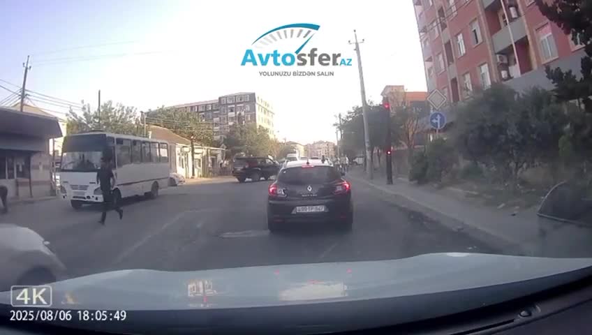 Qırmızıda yolayrıcına daxil olub təhlükə yaradan sürücü