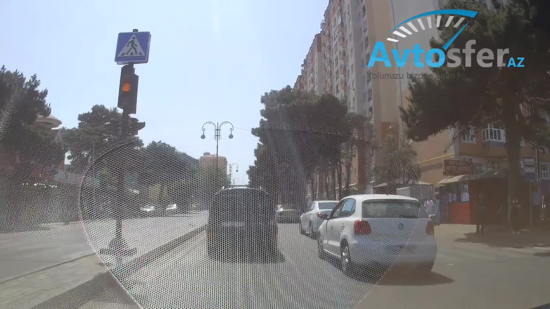 Qırmızı işığı görməzdən gələn sürücü qaydanı pozdu