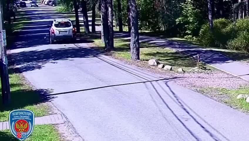 Qəfil yol qaçan azyaşlını avtomobil vurdu