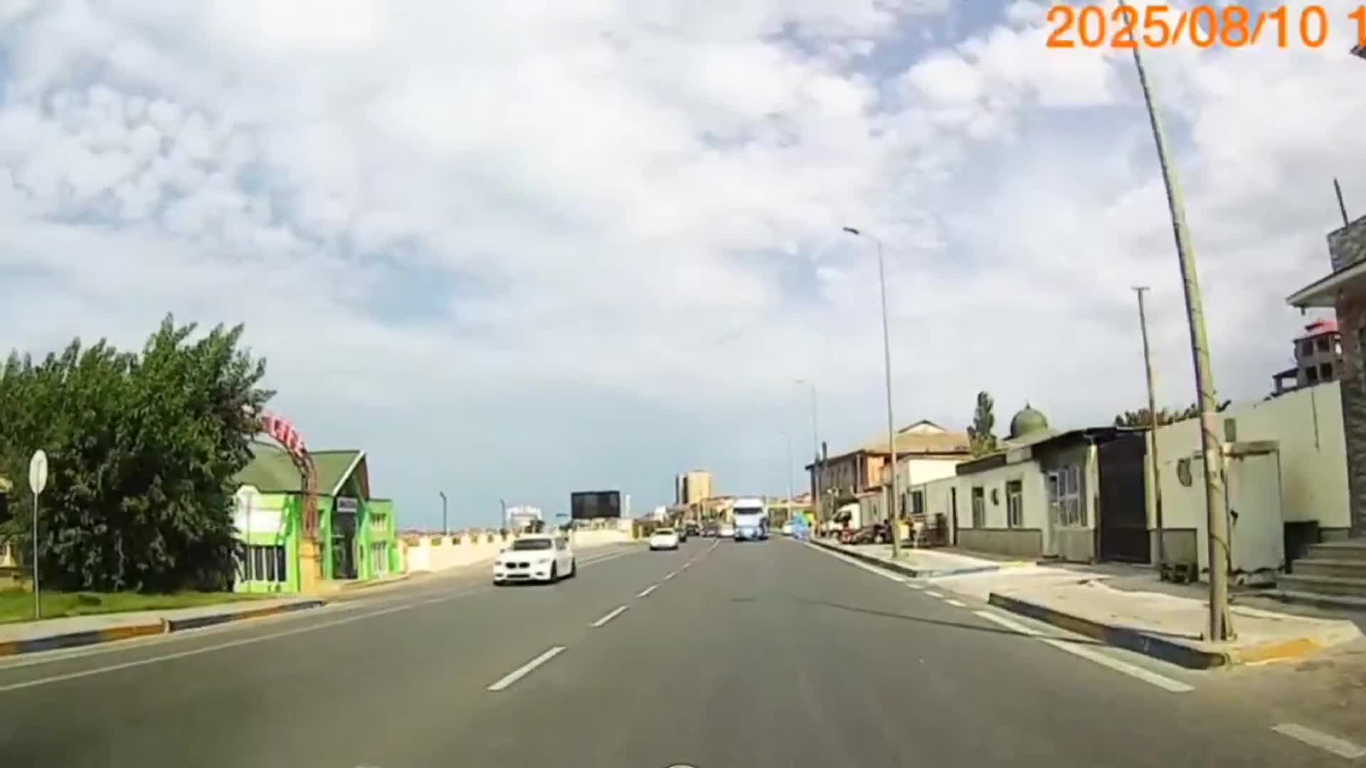 Sürücü elə ötmə etdi ki, hamını qorxuya saldı