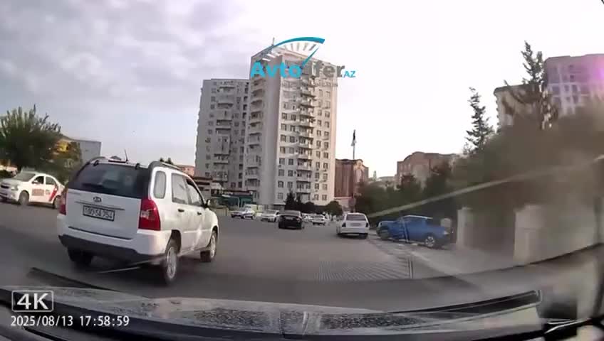 Keçiddən keçən piyadaları görməzdən gəlib yoluna davam etdi