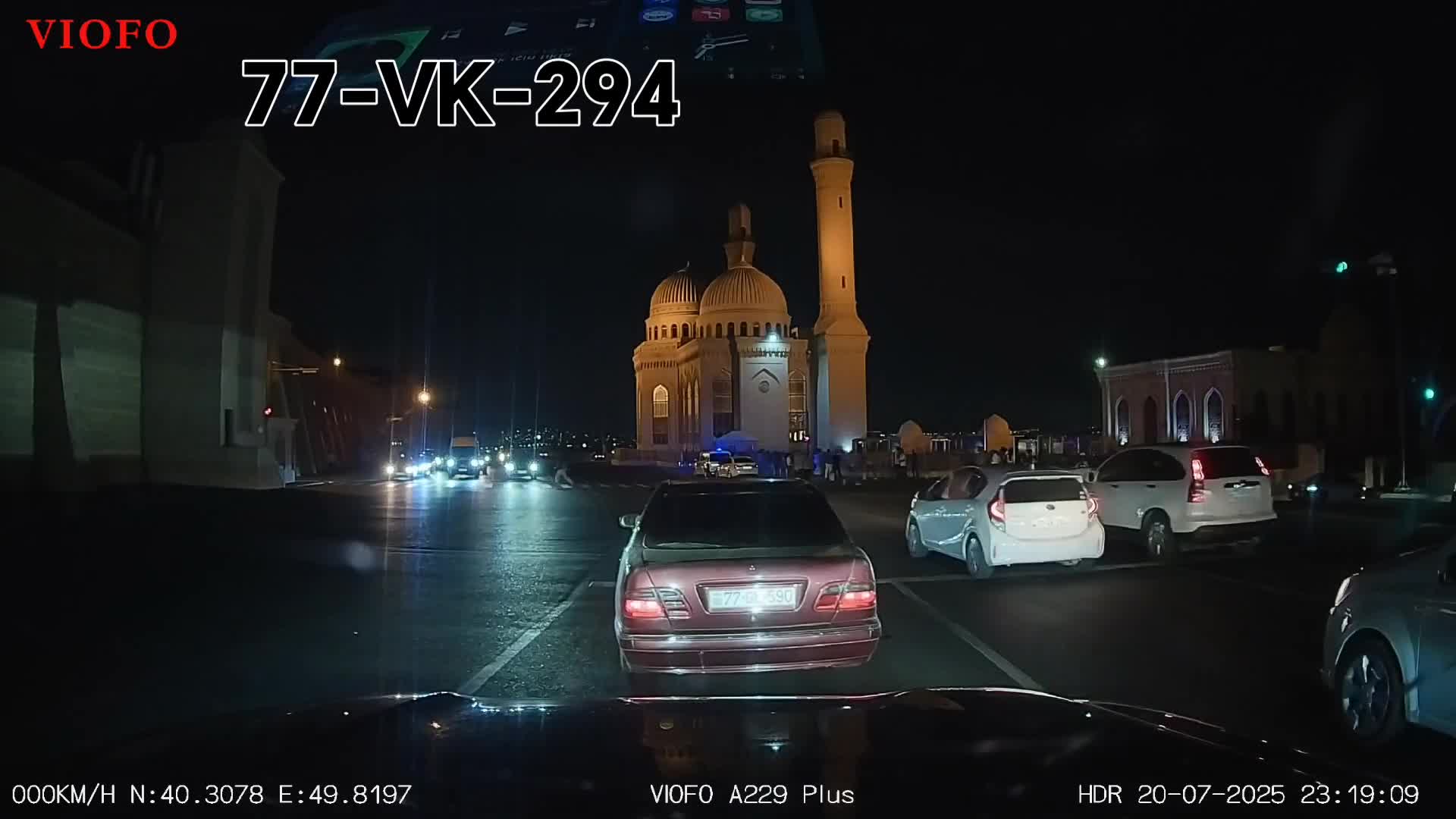 Qaranlıq yolda qoşa xəttin tələbini pozub əks yola çıxdı