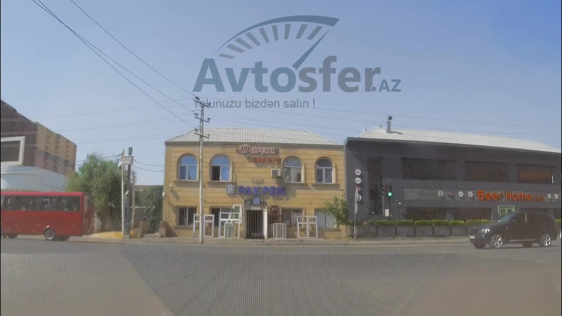 Qırmızı işıqda keçən sürücü təhlükə yaratdı
