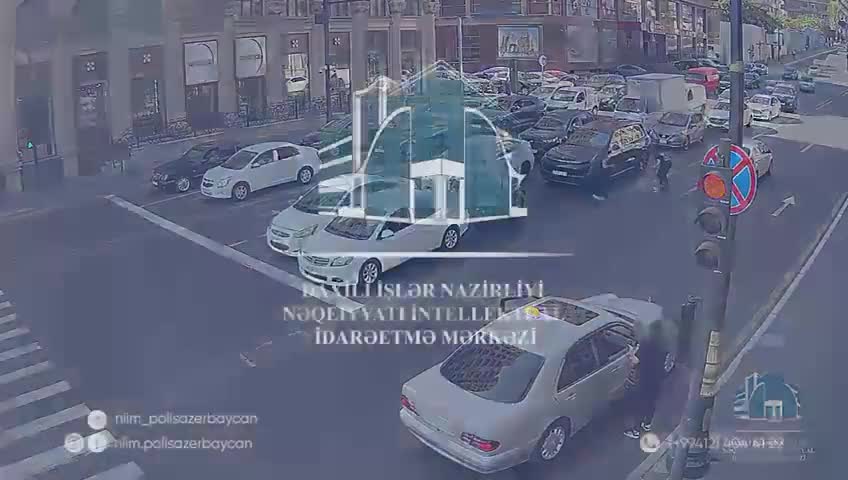 Yolu qaçaraq keçən piyadanı avtomobil vurdu