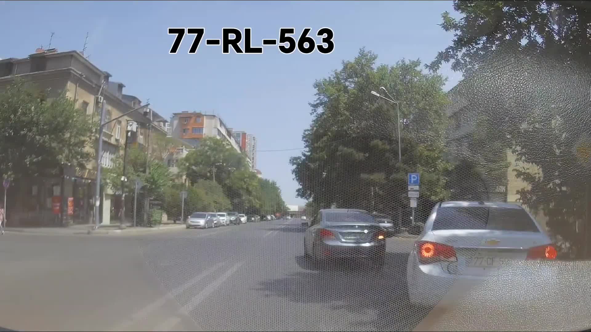 Yolun ortasında qərarsız qaldı: Bilmədi sağa dönsün, ya sola