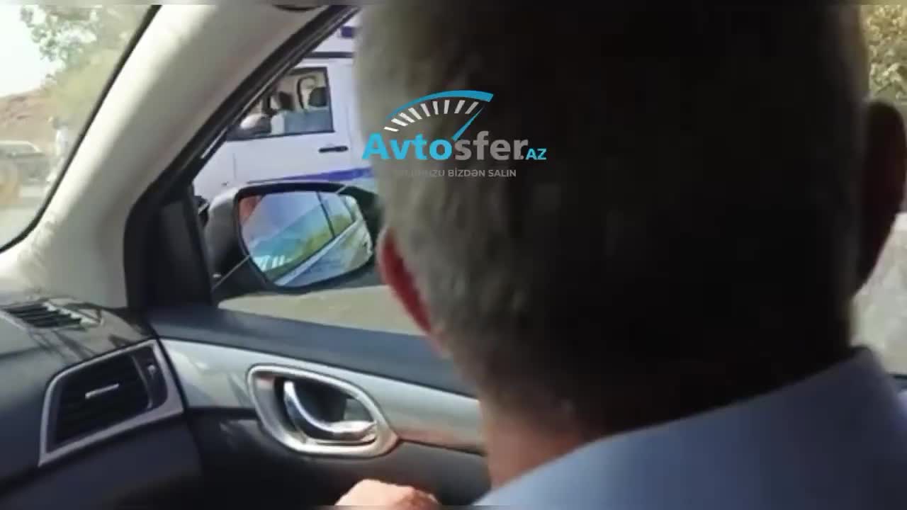 İsmayıllıda “Ford Transit” ağaca çırpıldı, sürücüsü yaralandı 