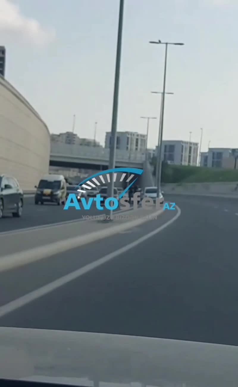 Bulvar yaxınlığında "07" "Nissan"ı vurub yoldan çıxardı
