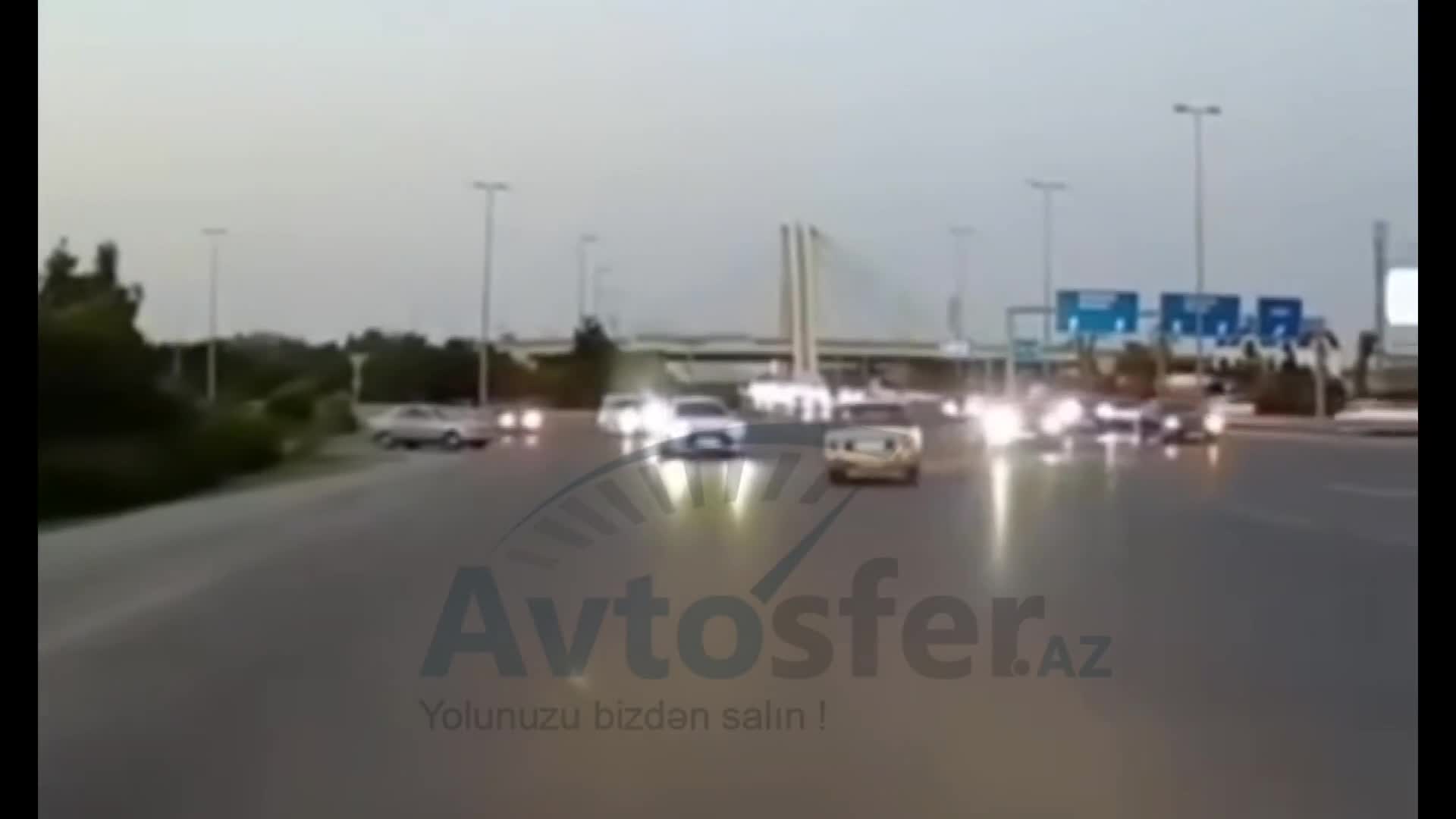 Bu yolda hərəkət elə təşkil edilib ki, sürücülər əks yolla gedir