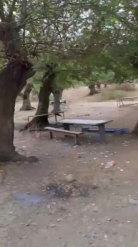 Yerli turistlər Xocalı yaxınlığındakı kəndi zibilxanaya çevirib