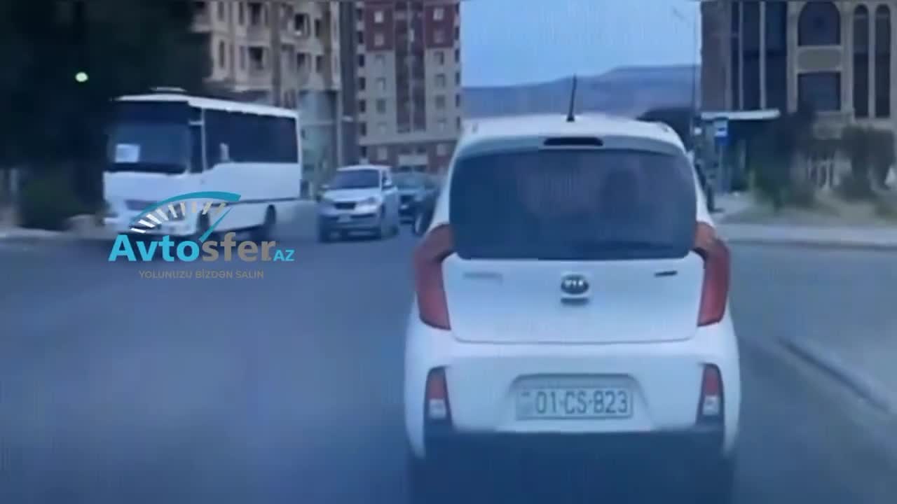 Masazırda sürücü klyok dolu zibili küçəyə atdı - 01-CS-823