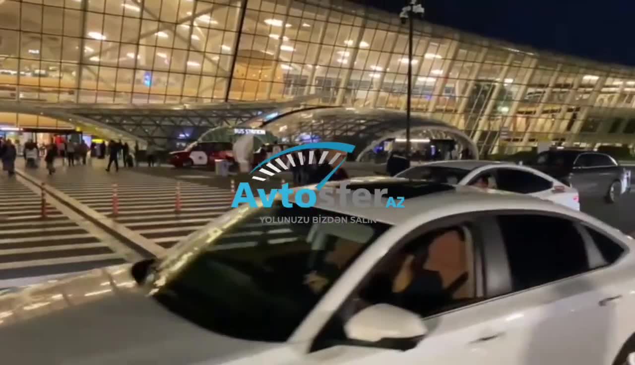 Aeroporta taksilərin buraxılmaması yalan çıxdı - REAL VİDEO