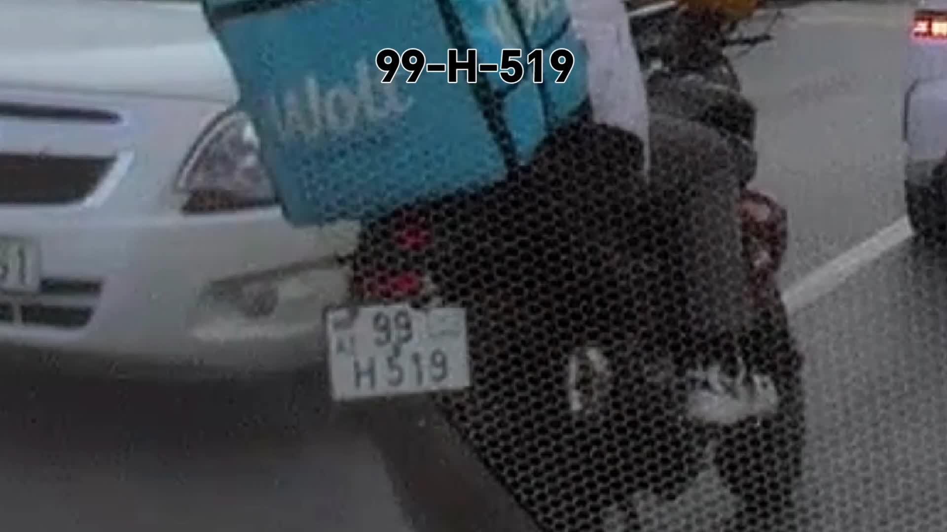 Tələsən moto kuryer əks yola keçdi, amma qabağa düşmədi