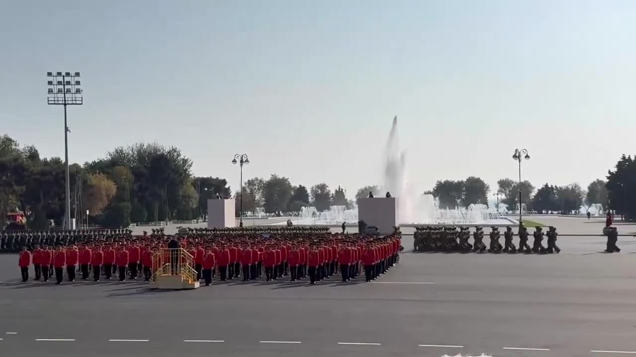 Hikmət Hacıyev paradla bağlı paylaşım etdi