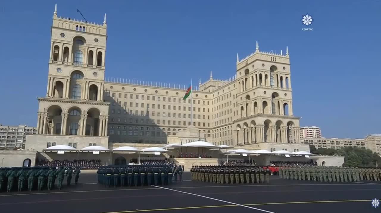 Ərdoğan paradda şeir dedi