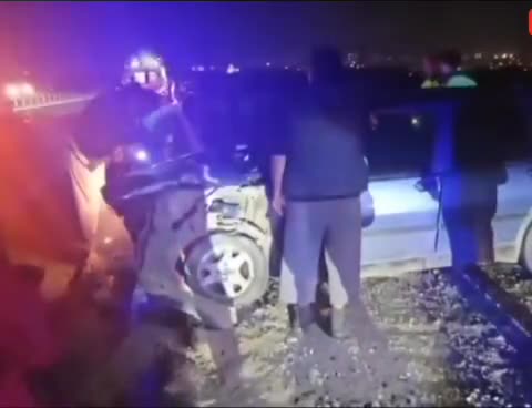 İçində adam olmayan öz-özünə hərəkət edib maşın avtobusa çırpıldı