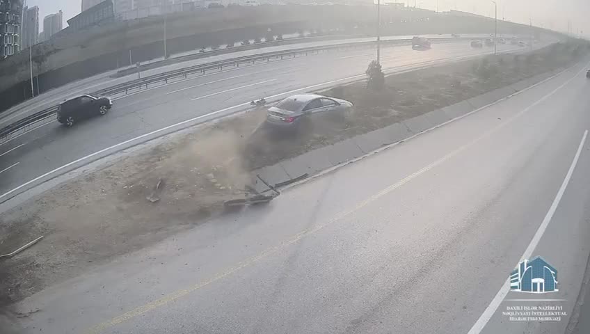 Dönmə işığının yandırılması sürücüyə üstünlük qazandırmır