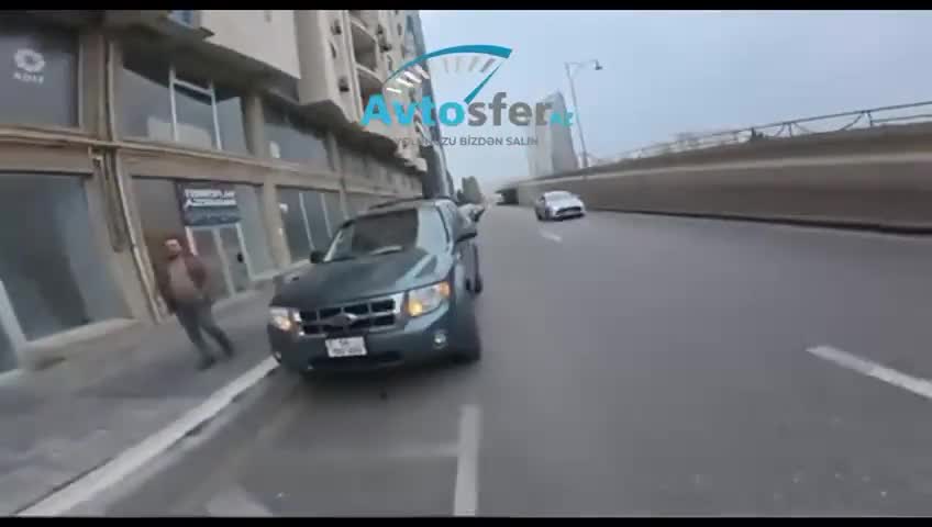 Babək prospektində qəza: Motosiklet “BYD”yə çırpıldı 