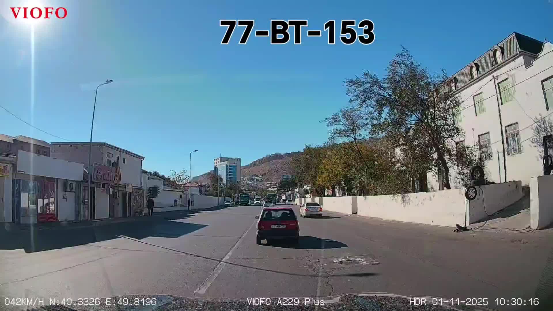 Sürücü 5 metr qabağa düşmək üçün əks yola çıxdı