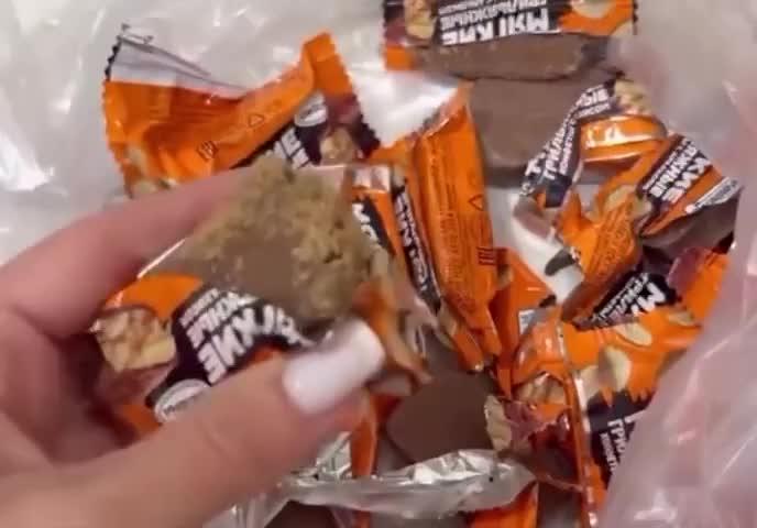 Marketdən alınan şokoladdan qurd çıxdı