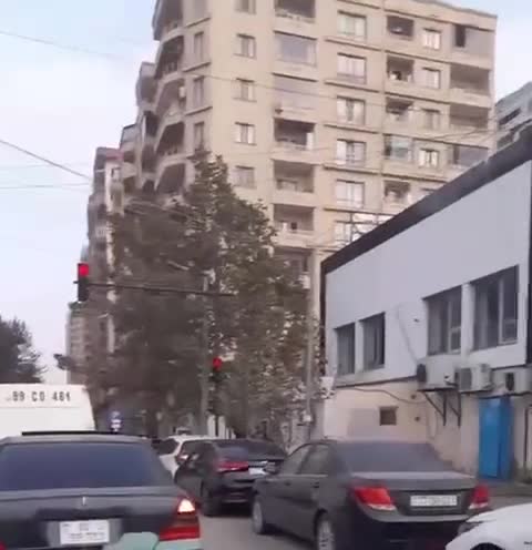 Yoldakı problemi ifşa edən sürücü qaydaları pozdu