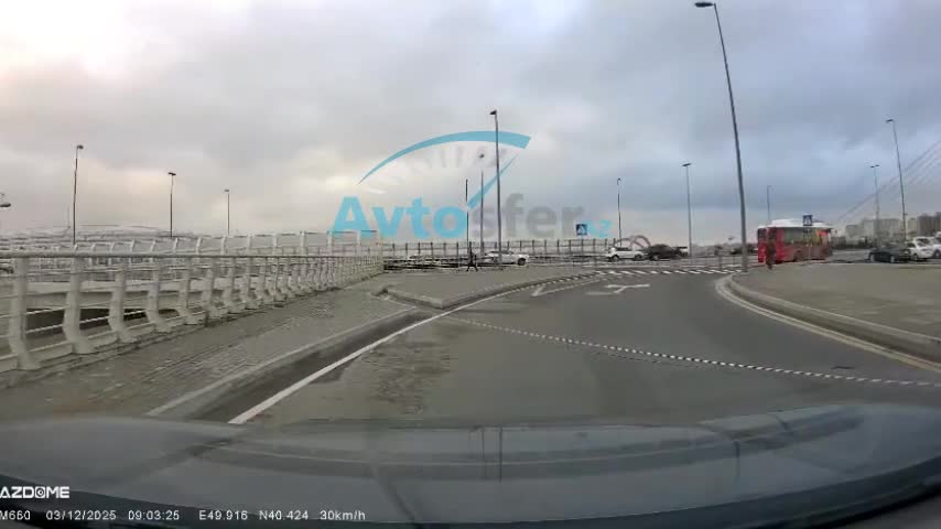 Siqnal verən avtobus