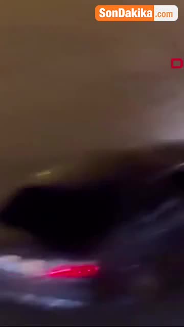 "Drift" edən sürücü nəqliyyat axınını bir-birinə qatdı