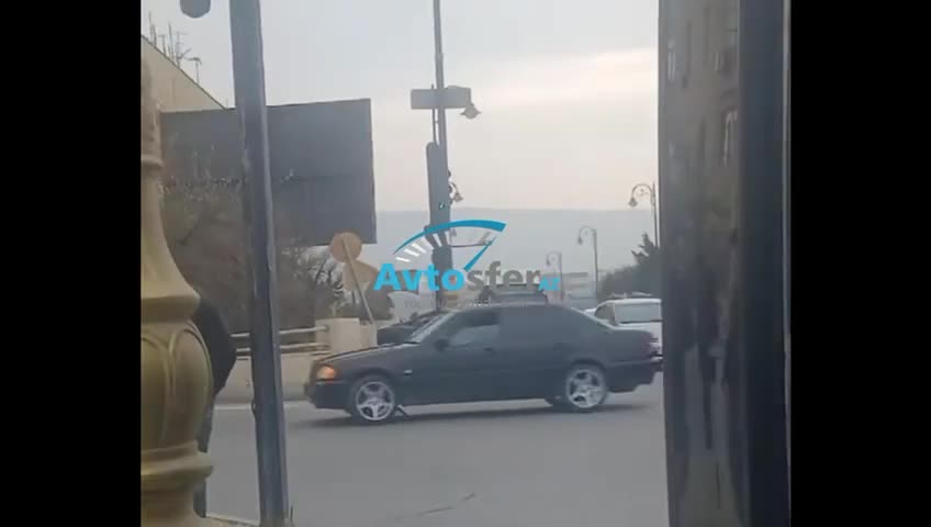 Lökbatanda idarəetmədən çıxan “Honda” hasara çırpıldı