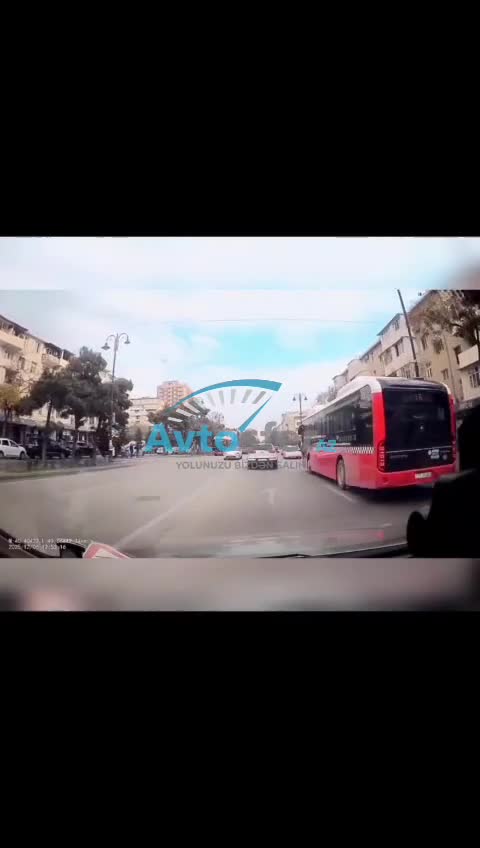 Bu küçədə nişanların olmaması sürücülər çaşdırır