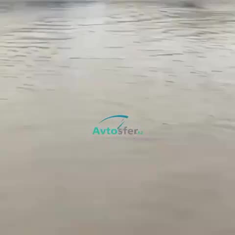 Bakıdakı bu küçəni su basdı; qurum hərəkətə keçdi - VİDEO