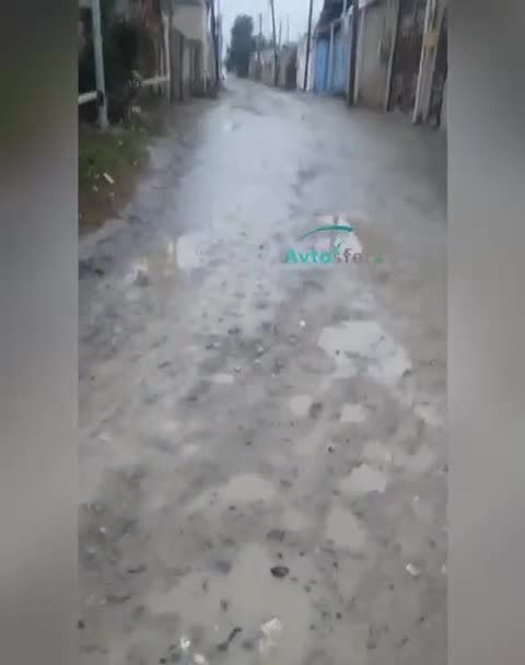 Yağış suları bu yolları pis günə qoyub 