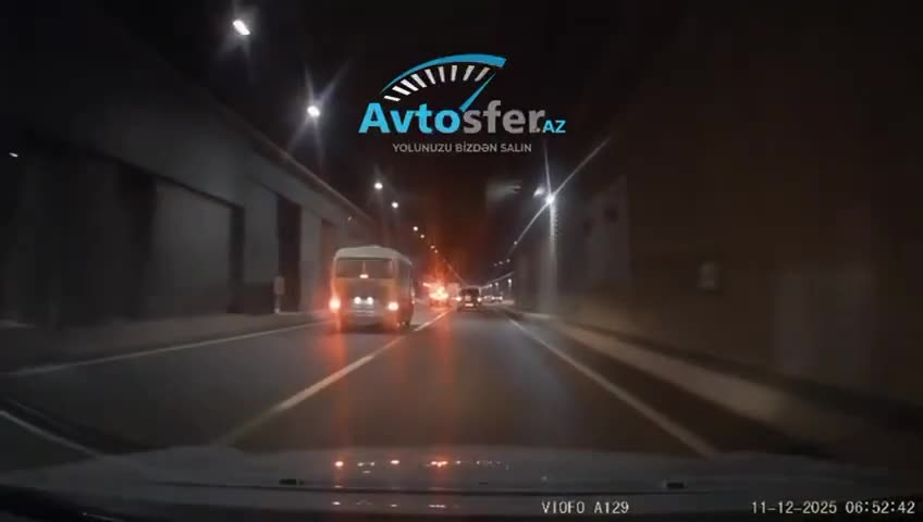 Tuneldə maşın qəfil fırlanıb beton arakəsməyə çırpıldı