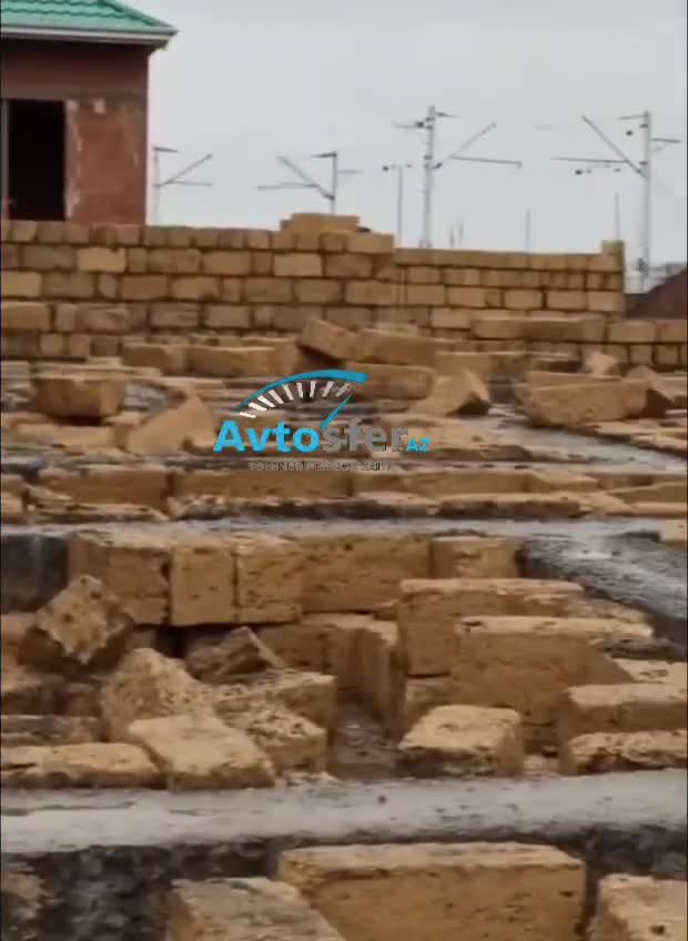 Maklerlərin tikib satdığı evlərin görüntüləri yayıldı