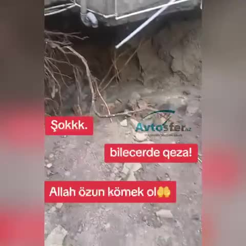 Kanalizasiya torpağı yuyub aparıb; evin fundamenti yox imiş 
