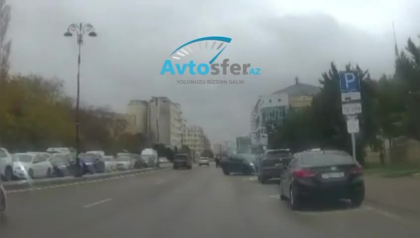 Əks istiqamətdən gələn “Tesla” sürücüsü yolda “hoqqa” verdi