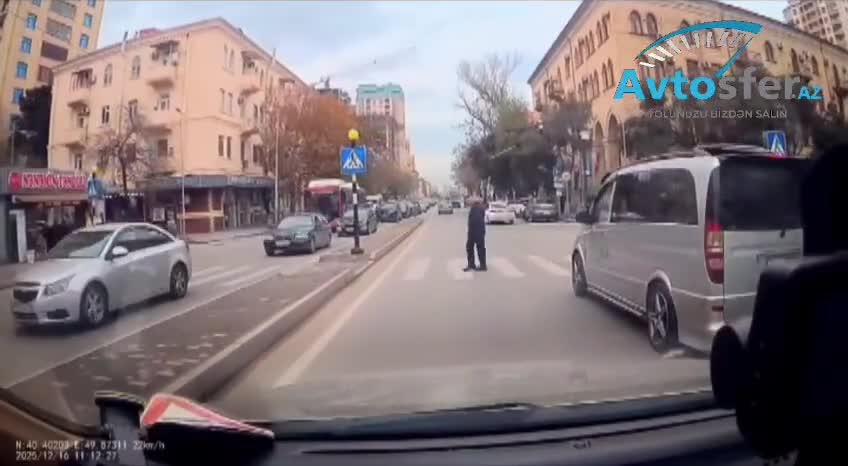 Piyada keçidinə çatan sürücü nələrə diqqət etməlidir?