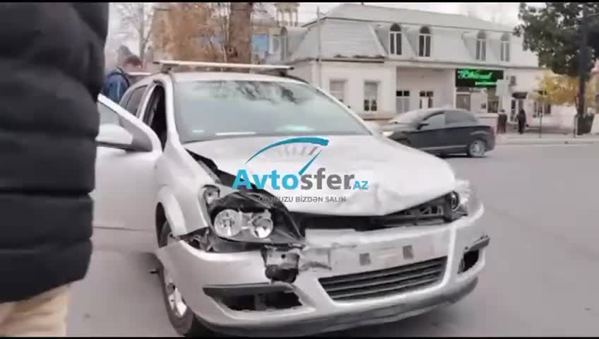 Göyçayda qəza: “VAZ” və “Opel” toqquşdu 