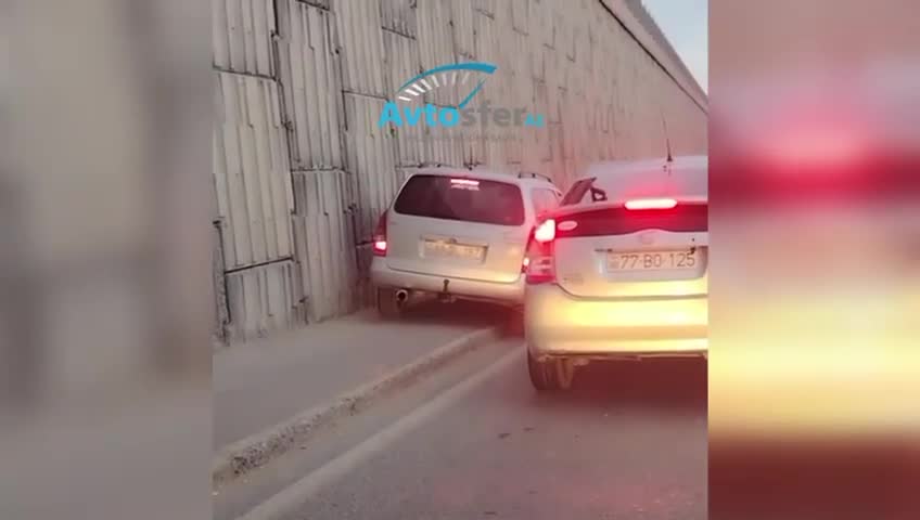 Tıxacda qabağa keçmək istəyən sürücü görün nəyə əl atdı