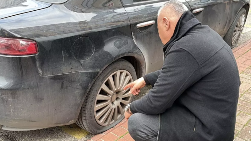 park halında olan 20-yə yaxın avtomobilin təkərlərini kəsib