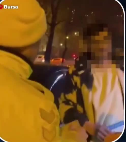 Polisə dostunun vəsiqəsini göstərdi