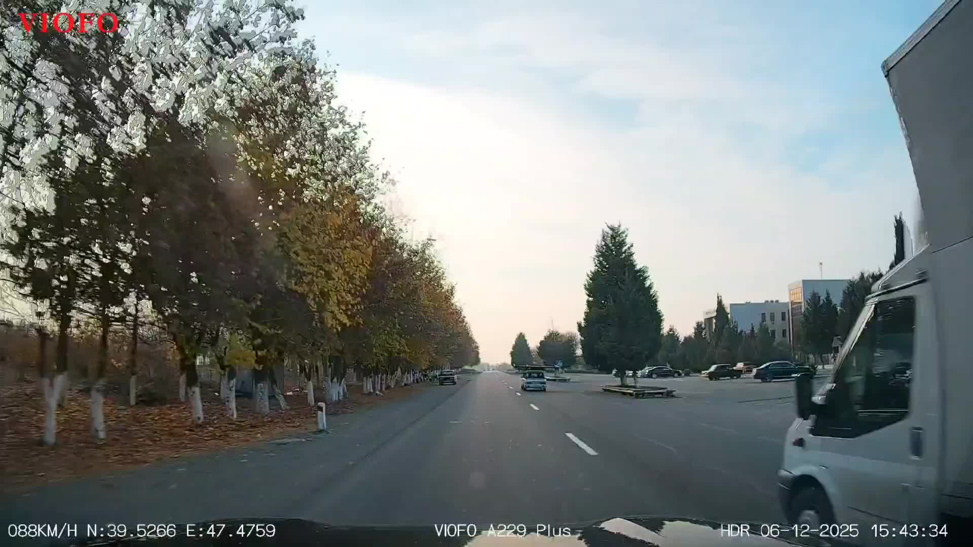 İki maşın boyda darvaza aparan sürücü 