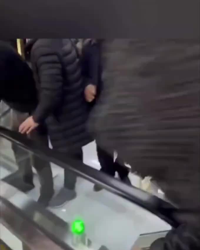 Yeni ticarət mərkəzinin açılışı izdihama səbəb oldu