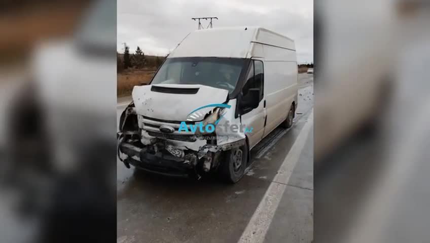 Siyəzəndə qəza: Yük maşınıyla avtobus toqquşdu 