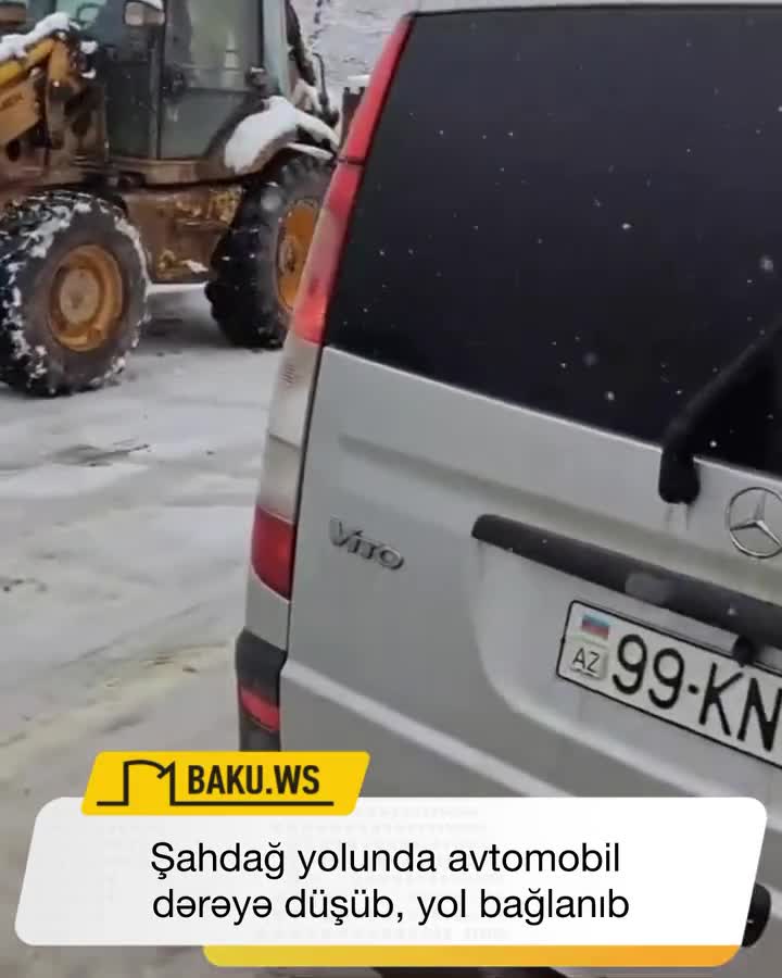 ahdağ yolunda qəza olub, avtomobil dərəyə düşüb