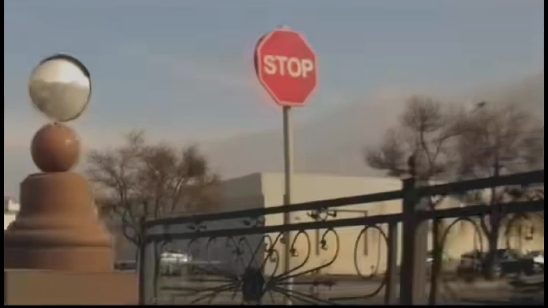 Stop nişanında dayanmayan sürücü qəza şəraiti yaratdı